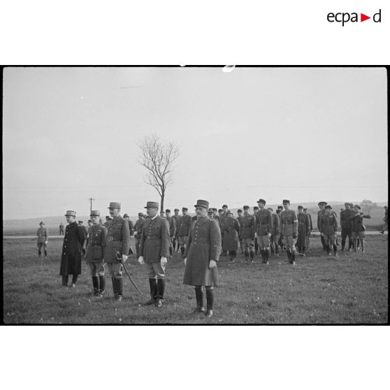 Photographie de groupe de généraux de la 3e armée lors d'une prise d'armes.