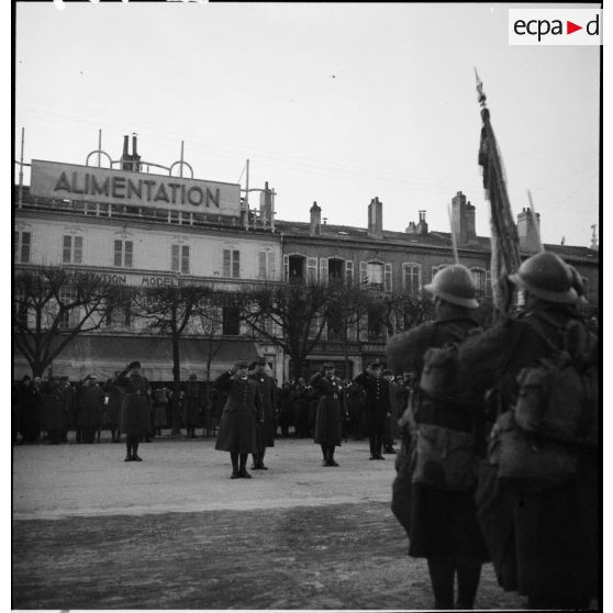 Cérémonie militaire dans une commune de Moselle, secteur de la 4e armée.
