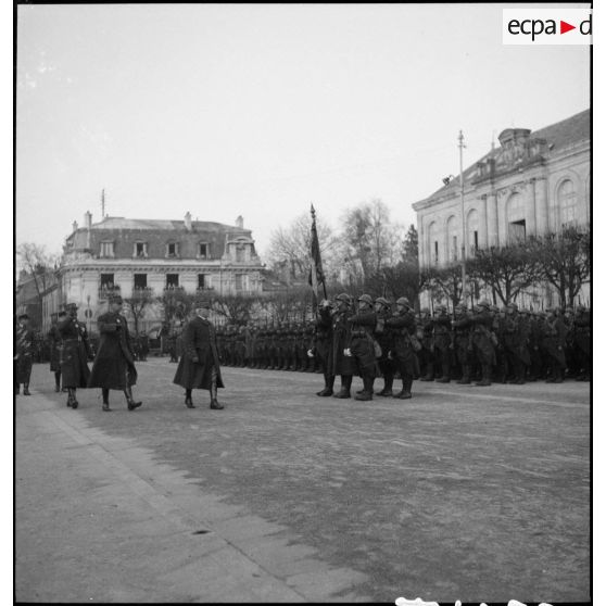 Cérémonie militaire dans une commune de Moselle, secteur de la 4e armée.