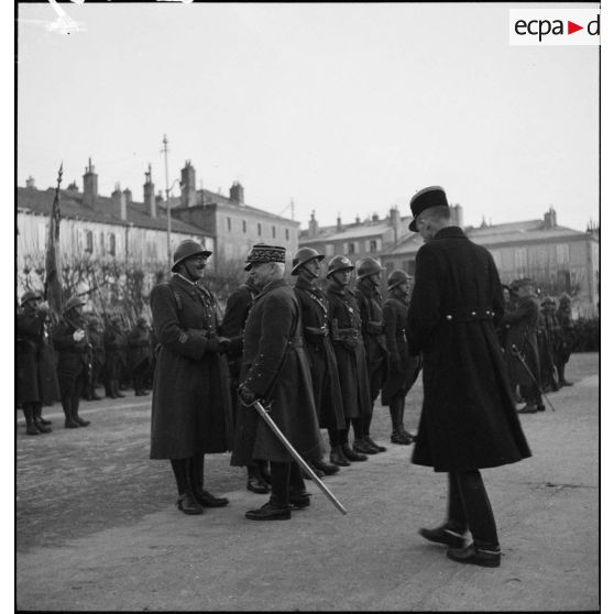 Cérémonie militaire dans une commune de Moselle, secteur de la 4e armée.