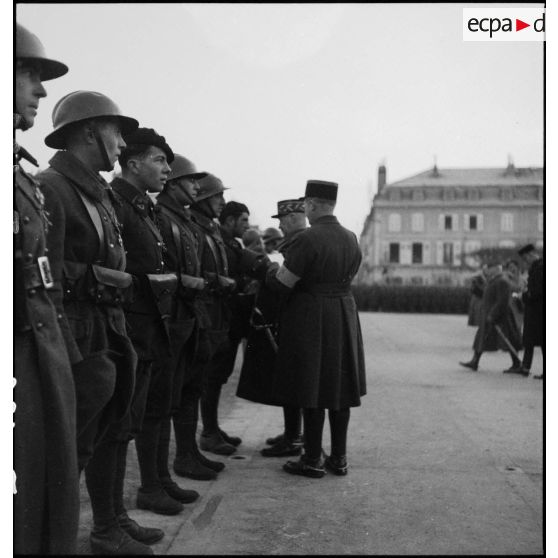 Cérémonie militaire dans une commune de Moselle, secteur de la 4e armée.