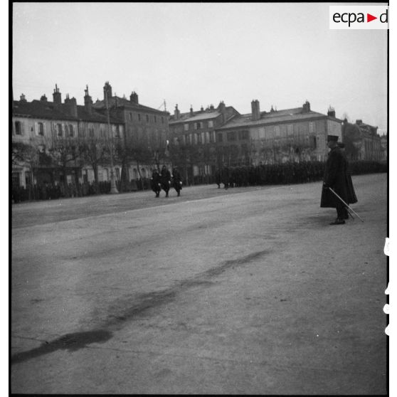 Cérémonie militaire dans une commune de Moselle, secteur de la 4e armée.