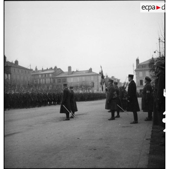 Cérémonie militaire dans une commune de Moselle, secteur de la 4e armée.