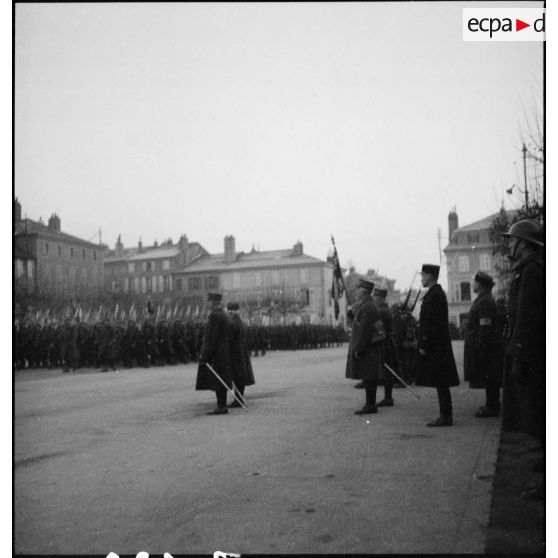 Cérémonie militaire dans une commune de Moselle, secteur de la 4e armée.