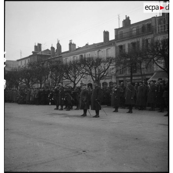 Cérémonie militaire dans une commune de Moselle, secteur de la 4e armée.