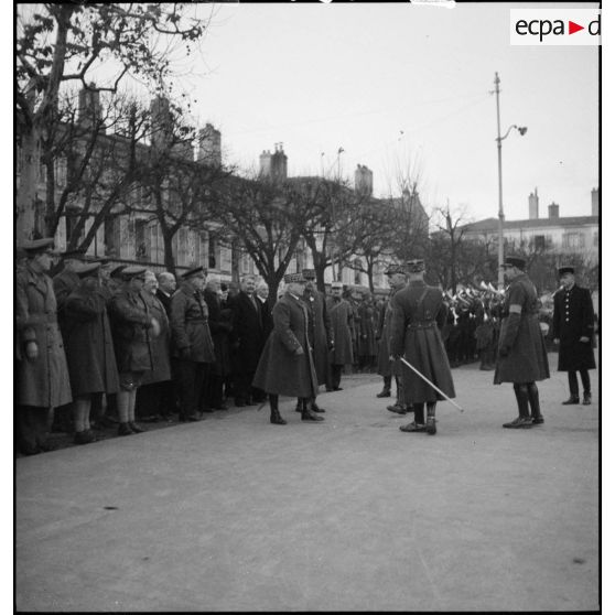 Cérémonie militaire dans une commune de Moselle, secteur de la 4e armée.