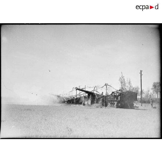 Tir de 194 GPF du 184e RA sur affût chenillé Saint-Chamond lors d'un exercice dans le secteur de la 4e armée.