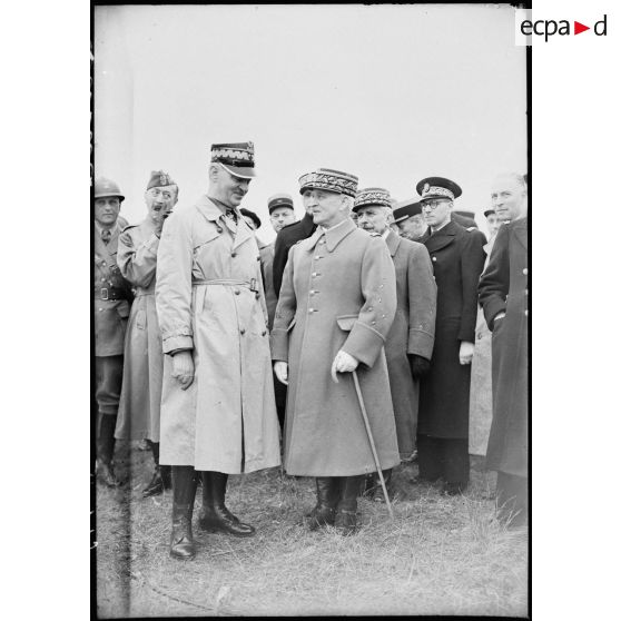 Photographie de groupe du général Réquin et du général polonais Sikorski.