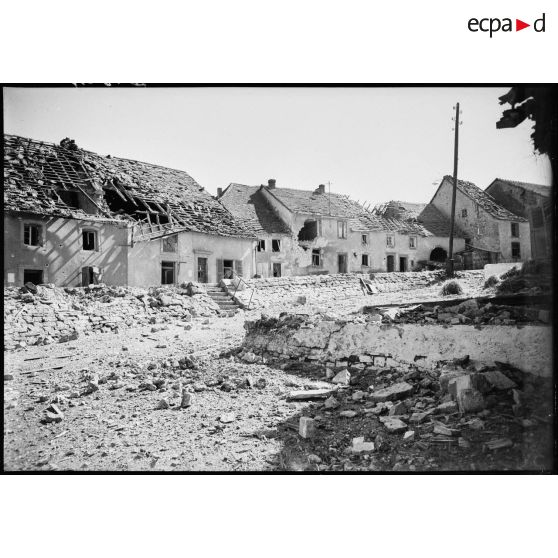 Maison détruite dans un village lorrain de la 4e armée.