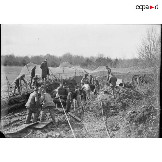 Travaux de fortification de campagne dans le secteur de la 4e armée.