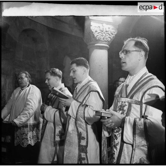 Cérémonie d'ordination de prêtres mobilisés au sein de la 5e armée dans la cathédrale de Strasbourg.
