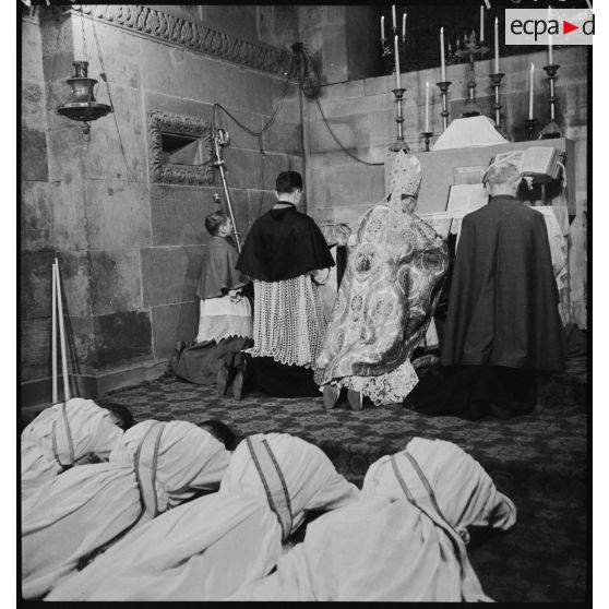 Cérémonie d'ordination de prêtres mobilisés au sein de la 5e armée dans la cathédrale de Strasbourg.