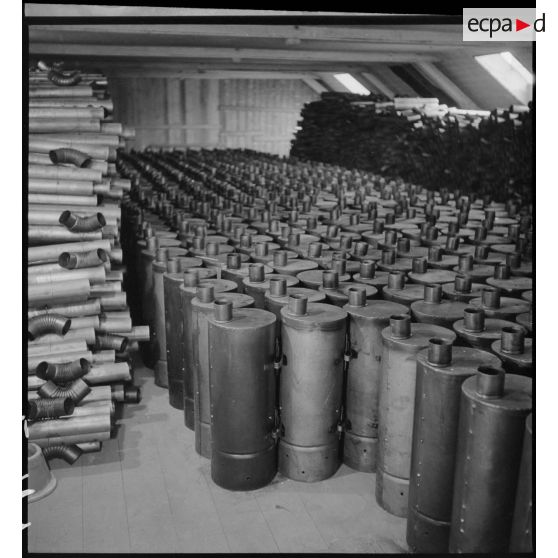 Dans un magasin de stockage plan général de cylindres de tôle.