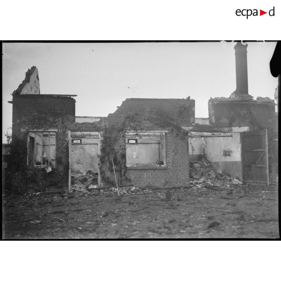 Plan général d'une usine détruite par un bombardement dans le secteur de la 5e armée.