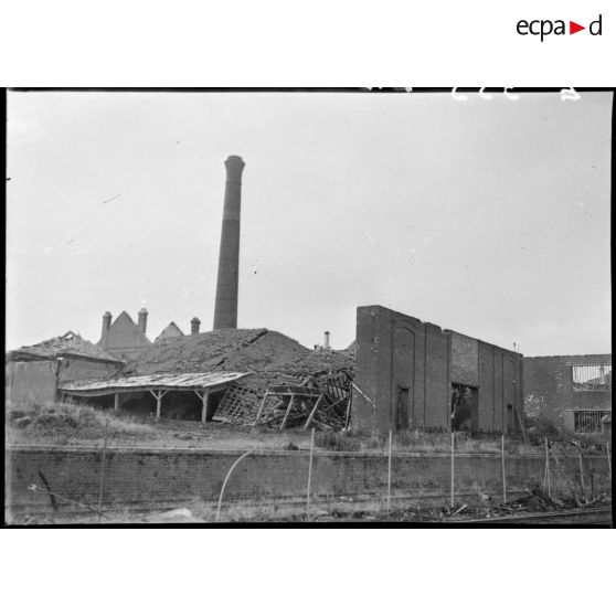 Plan général d'une usine détruite par un bombardement dans le secteur de la 5e armée.