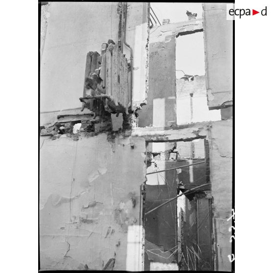 Une maison détruite par un bombardement dans le secteur de la 5e armée.