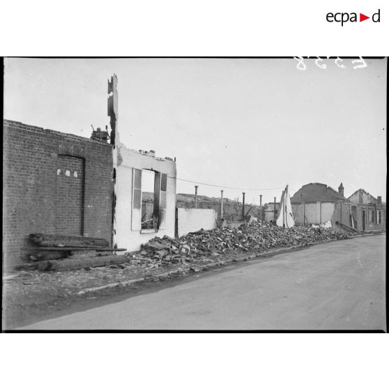 Une maison détruite par un bombardement dans le secteur de la 5e armée.