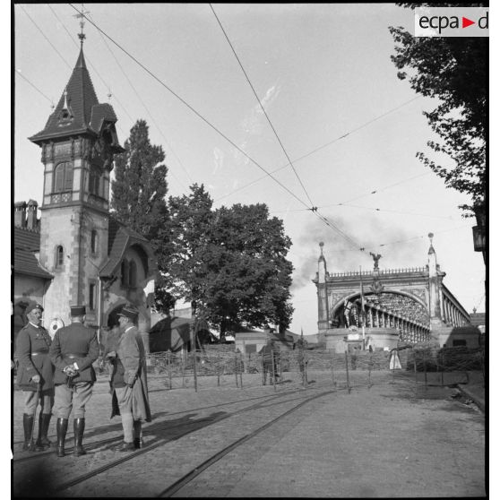 Plan général de l'entrée d'un pont sur le Rhin, peut-être le pont de Kelh.