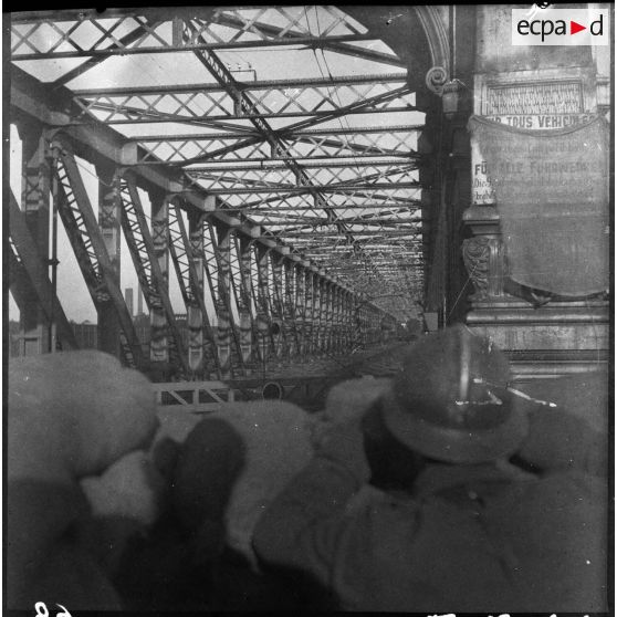 Plan général de l'entrée d'un pont ferroviaire sur le Rhin.