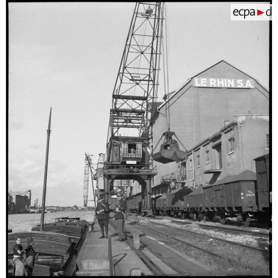 A Strasbourg, les quais du port fluvial sur le Rhin.