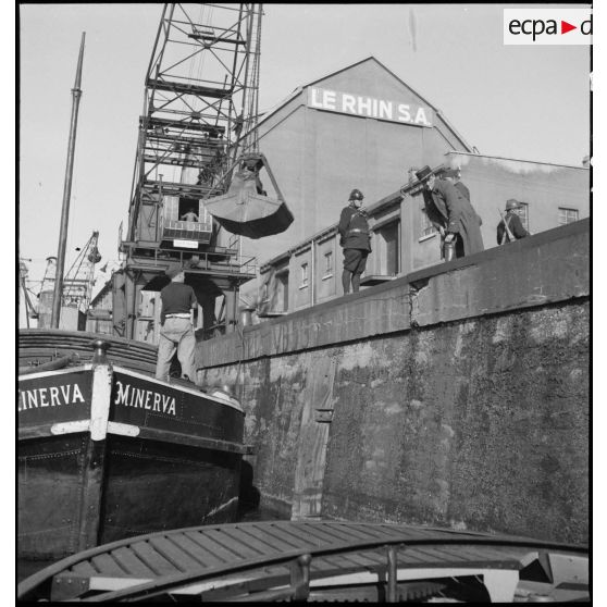A Strasbourg, les quais du port fluvial sur le Rhin.