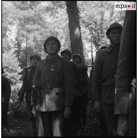 Un sergent de la 7e armée décoré de la croix de guerre