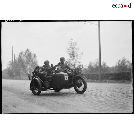 Equipage motocycliste de la 7e armée.