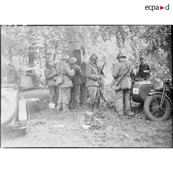 Des motocylcistes de la 7e armée lors d'une manoeuvre.