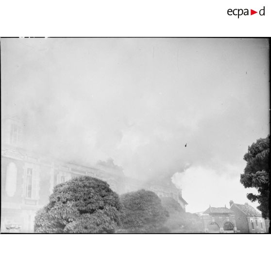 Une école communale incendié dans le secteur de la 7e armée.