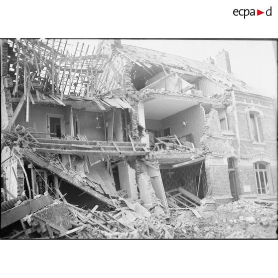 Des maisons en ruine dans le secteur de la 7e armée.