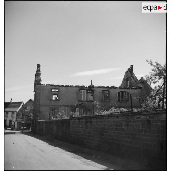 Une maison en ruine.