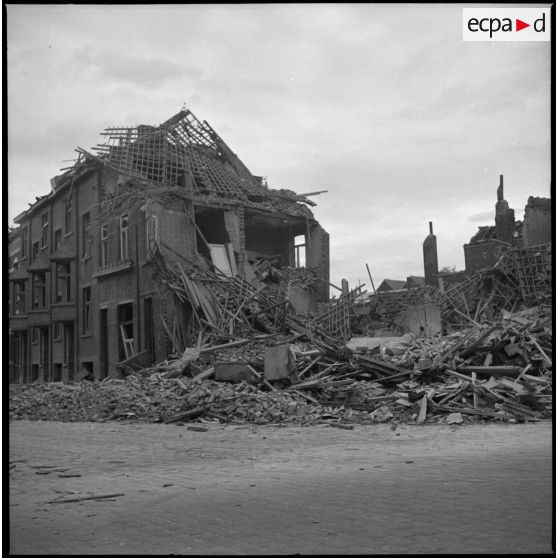Des maisons en ruines.
