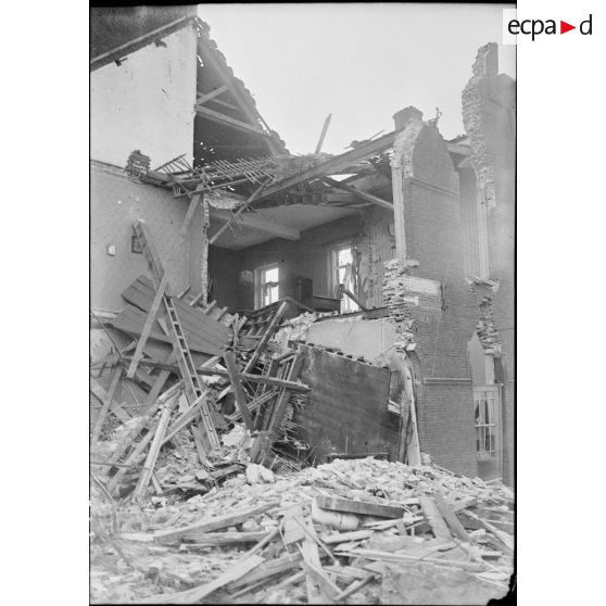 Une maison en ruine.