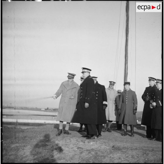Visite du duc de Windsor dans le secteur de la 7e armée, dans le nord de la France.