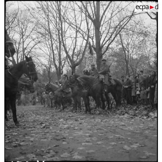 Toupes à cheval rassemblées pour la cérémonie du 11 novembre à Ribeauvillé.