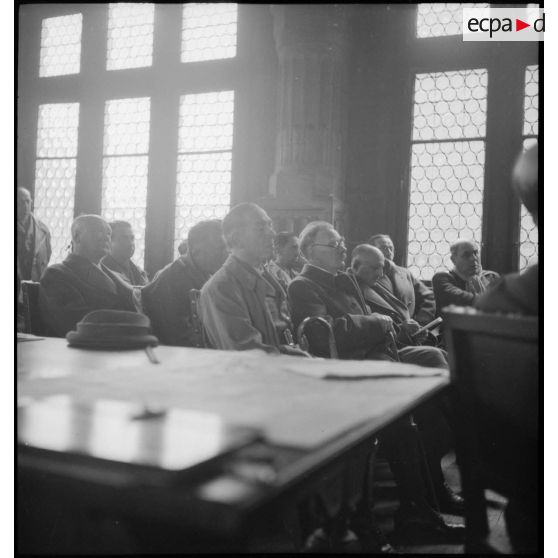 Allocution d'un officier supérieur devant son auditoire.