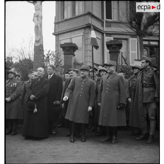 Plan large centré sur le général Garchéry et un général de corps d'armée de la 8e armée.