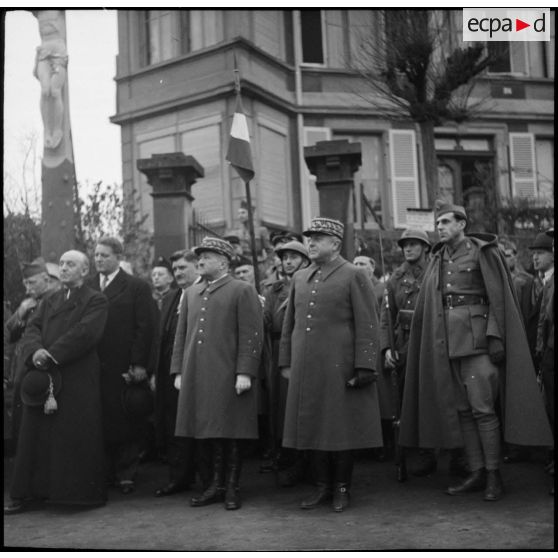 Plan large centré sur le général Garchéry et un général de corps d'armée de la 8e armée.