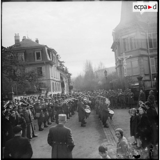 Fanfare jouant à l'occasion d'une cérémonie militaire.