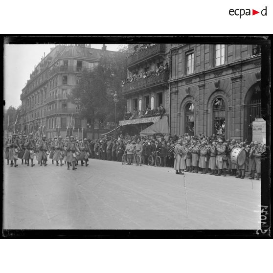 Paris. Obsèques nationales du général Gallieni. La musique militaire. [légende d'origine]