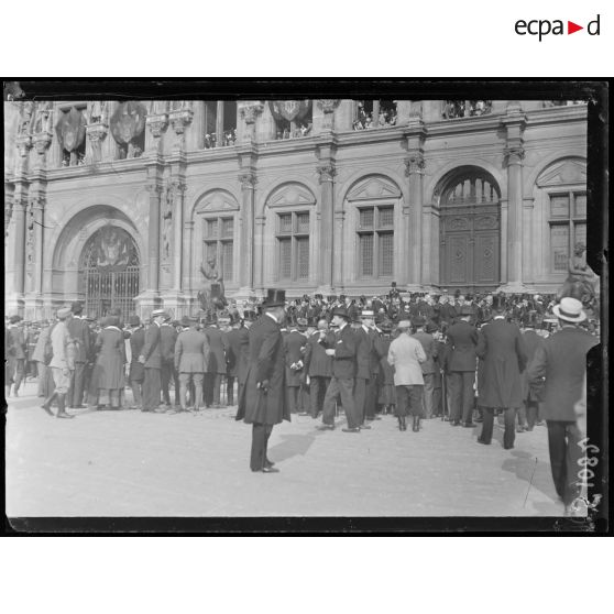 Paris. Obsèques nationales du général Gallieni. A l'hôtel de ville. [légende d'origine]