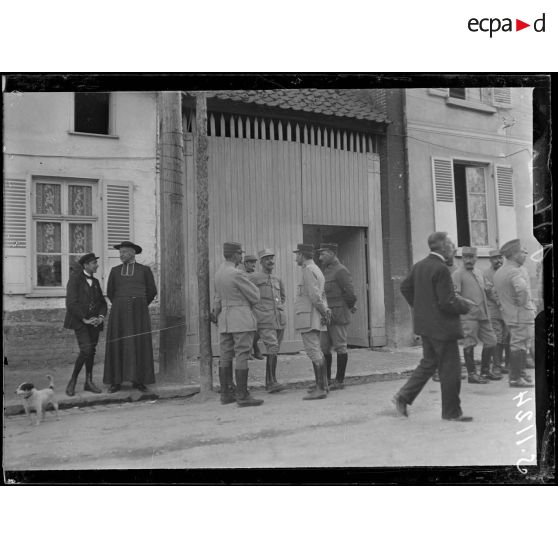 Boves (Somme). Vue prise pendant le concert militaire. [légende d'origine]
