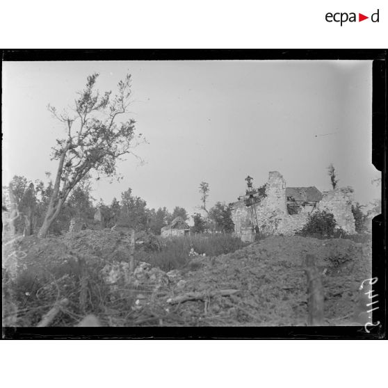 Maucourt (Somme). Ruines du village et de l'église. [légende d'origine]