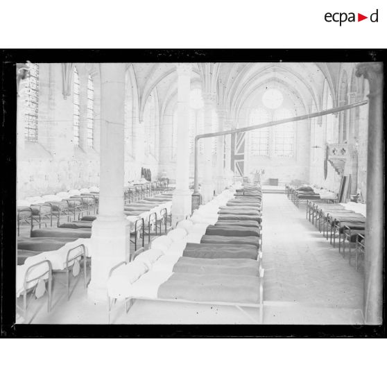 Asnières-sur-Oise. Ancienne abbaye de Royaumont. Hôpital écossais de 400 lits. La salle Canada. [légende d'origine]