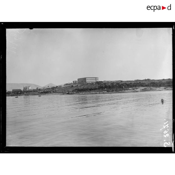 Le Pirée. Le port pendant le blocus. [légende d'origine]