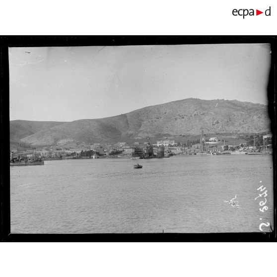 Le Pirée. Le port pendant le blocus. [légende d'origine]