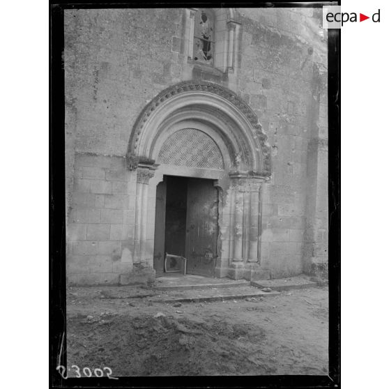 Mercin (Aisne). L'église. Le portail. [légende d'origine]