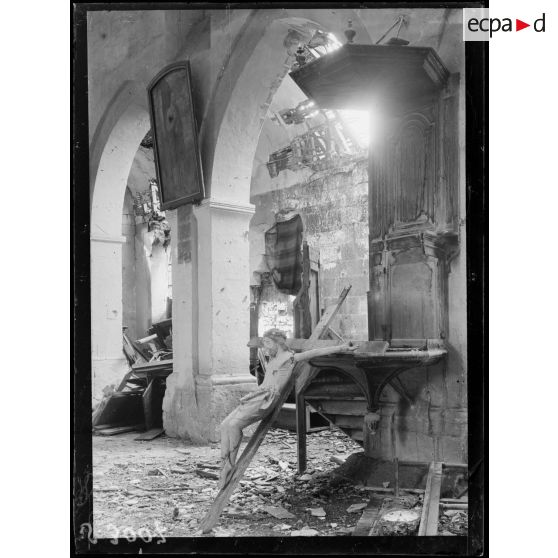 Pernant. Intérieur de l'église. [légende d'origine]