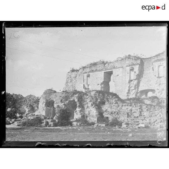 Coucy-le-Château (Aisne). Les ruines du château. [légende d'origine]
