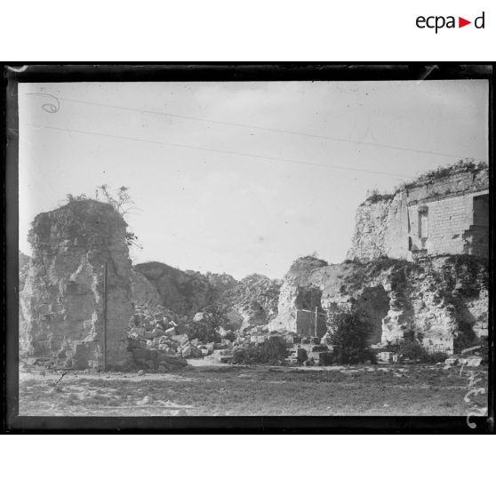 Coucy-le-Château (Aisne). Les ruines du château. [légende d'origine]